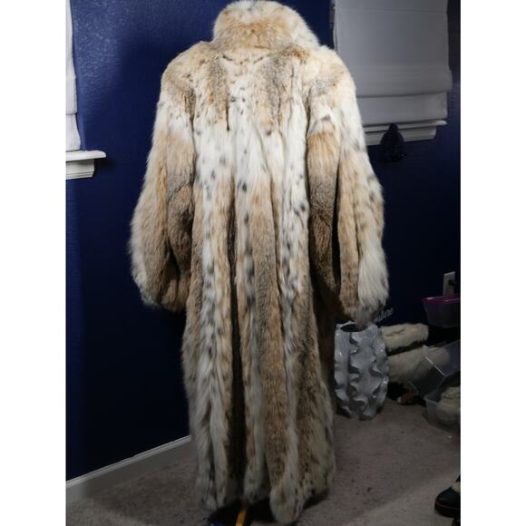 52" Montana Bobcat Full Length Fur Coat Heavily spotted also called Cat Lynx - Picture 4 of 6